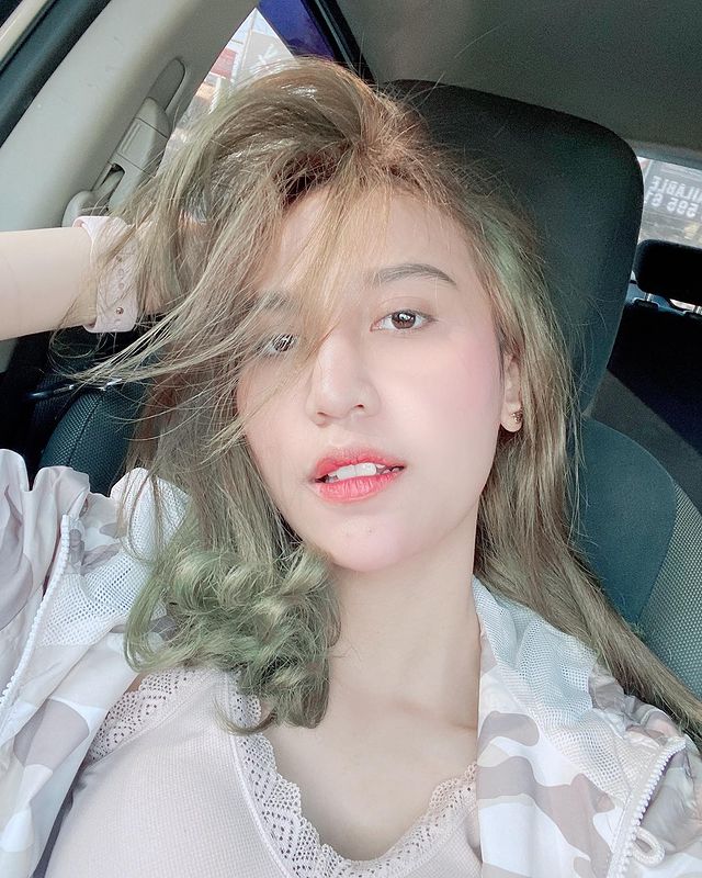 Ellisa Novia Gamer Cantik Blasteran Indonesia Belanda3