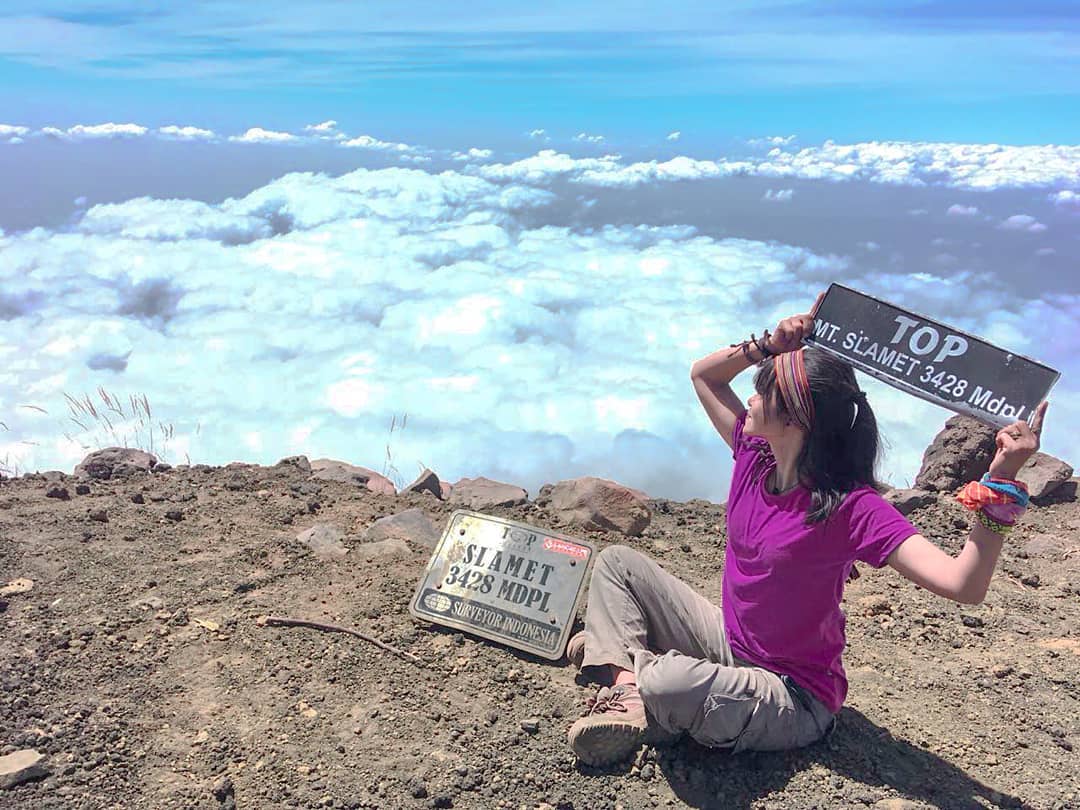 Ayi Dara Selebgram dan Presenter Penakluk Alam Liar