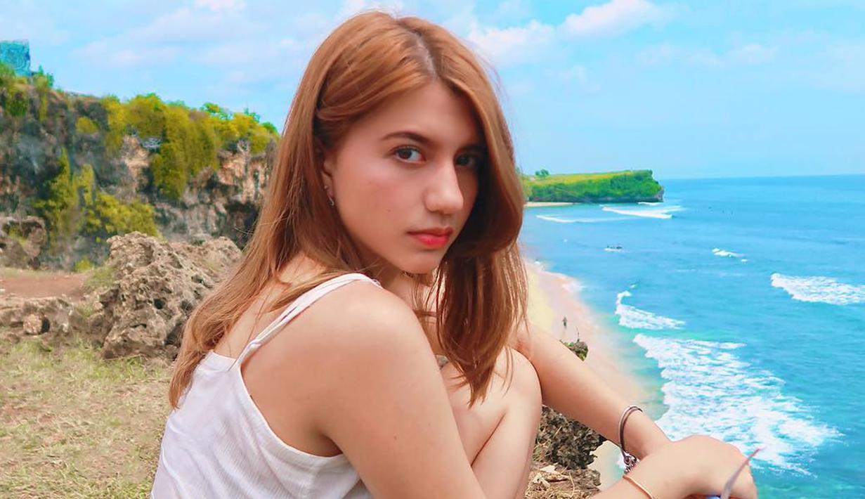 Cassandra Lee artis