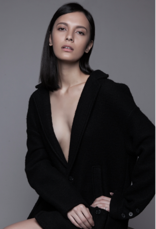 Widika Sidmore model blasteran