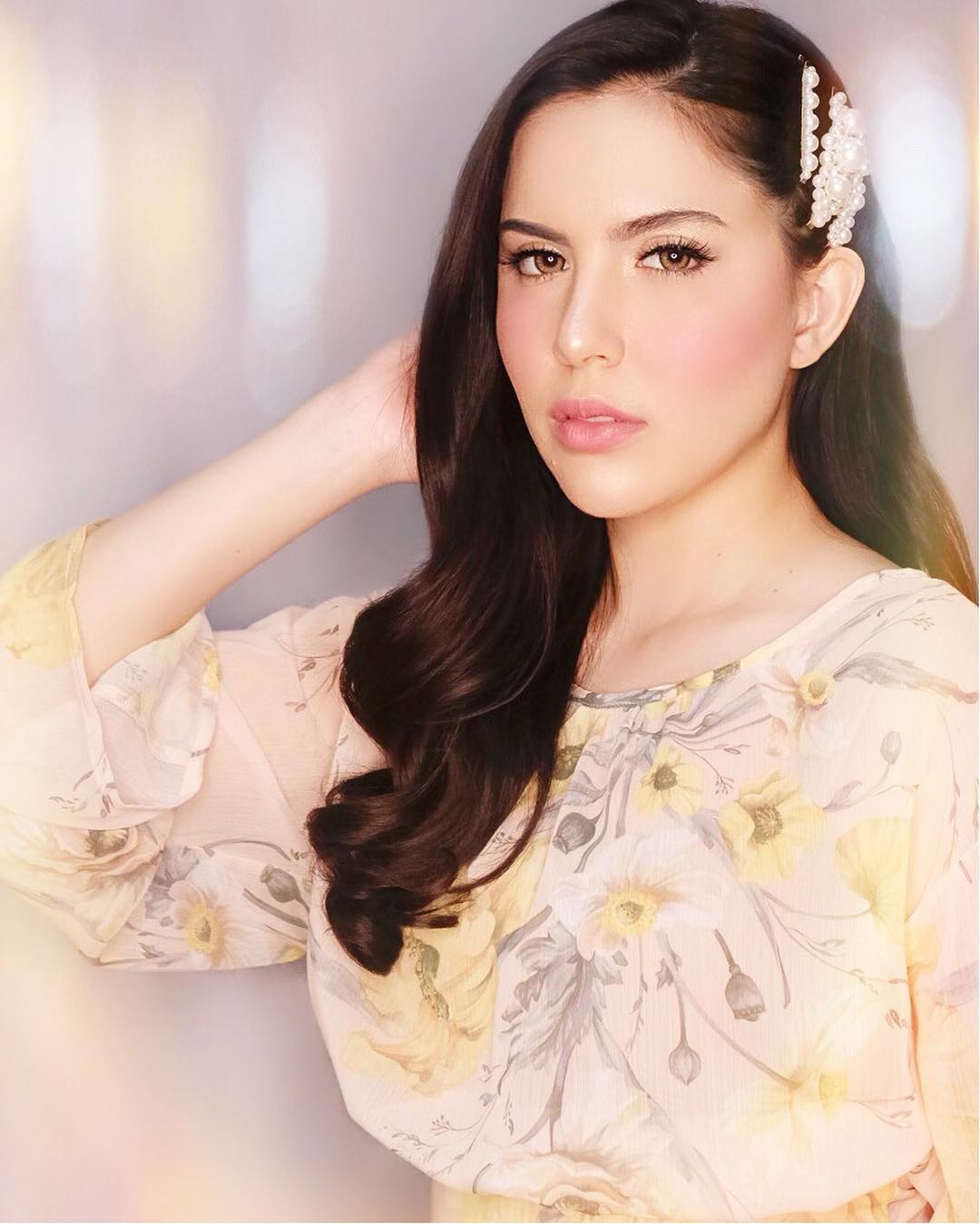 Sally Adelia Presenter