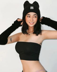 Aj Raval bintang film panas