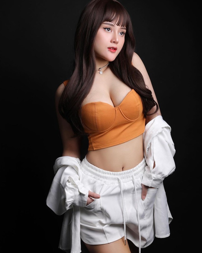 DJ Ayudia Putri bio