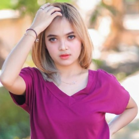 Putri Kristya siapa