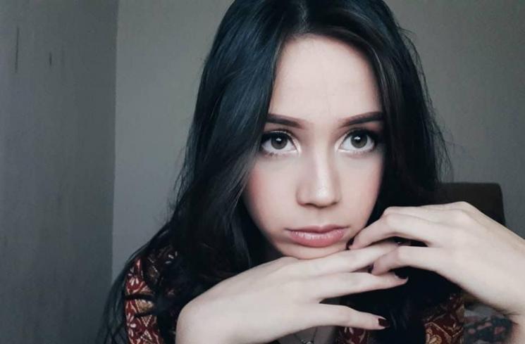 Sharon Sahertian siapa