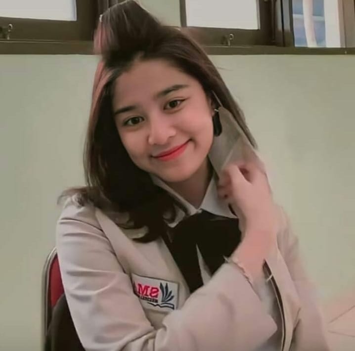 Aline Fauziah f