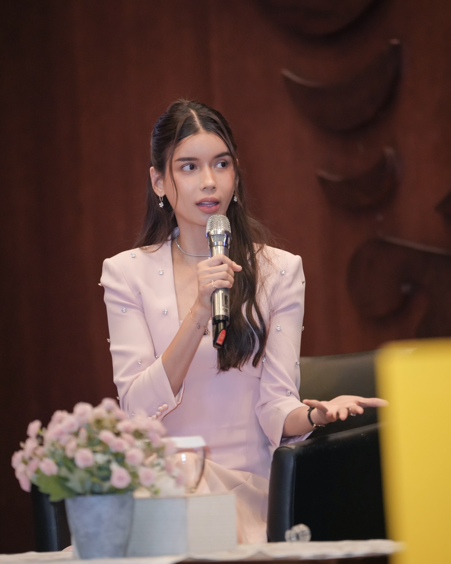 Sabrina Chairunnisa c