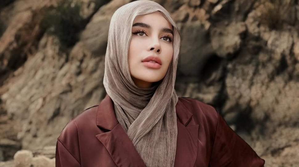 Emy Aghnia b